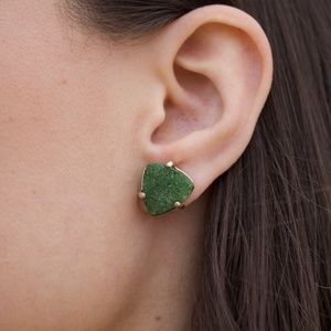 STONE STUD EARRING